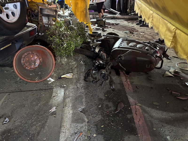 台中市小客車逆向與機車發生碰撞 (圖...