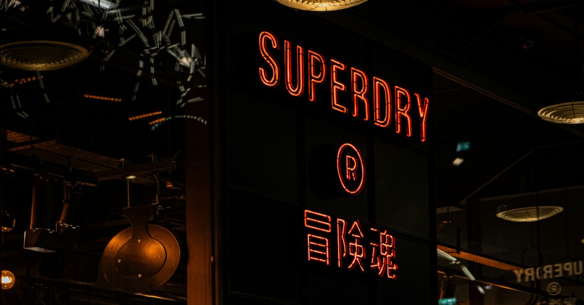 Superdry創辦人涉性侵 辯「法...