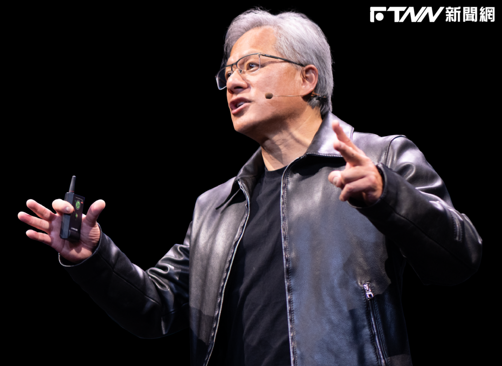 AI戰袍拍賣！黃仁勳招牌黑皮衣登蘇富...