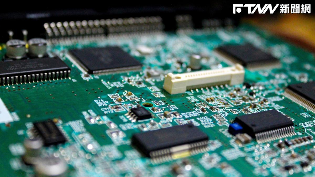 PCB全面爆衝！載板三雄全攻頂、「玻...