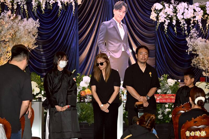 傅子純遺孀淚崩送別！最後一句「謝謝你...