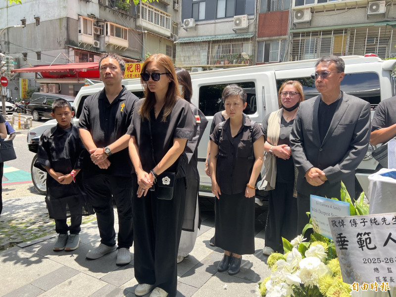 傅子純病逝今告別式 廖家儀一路陪到火...