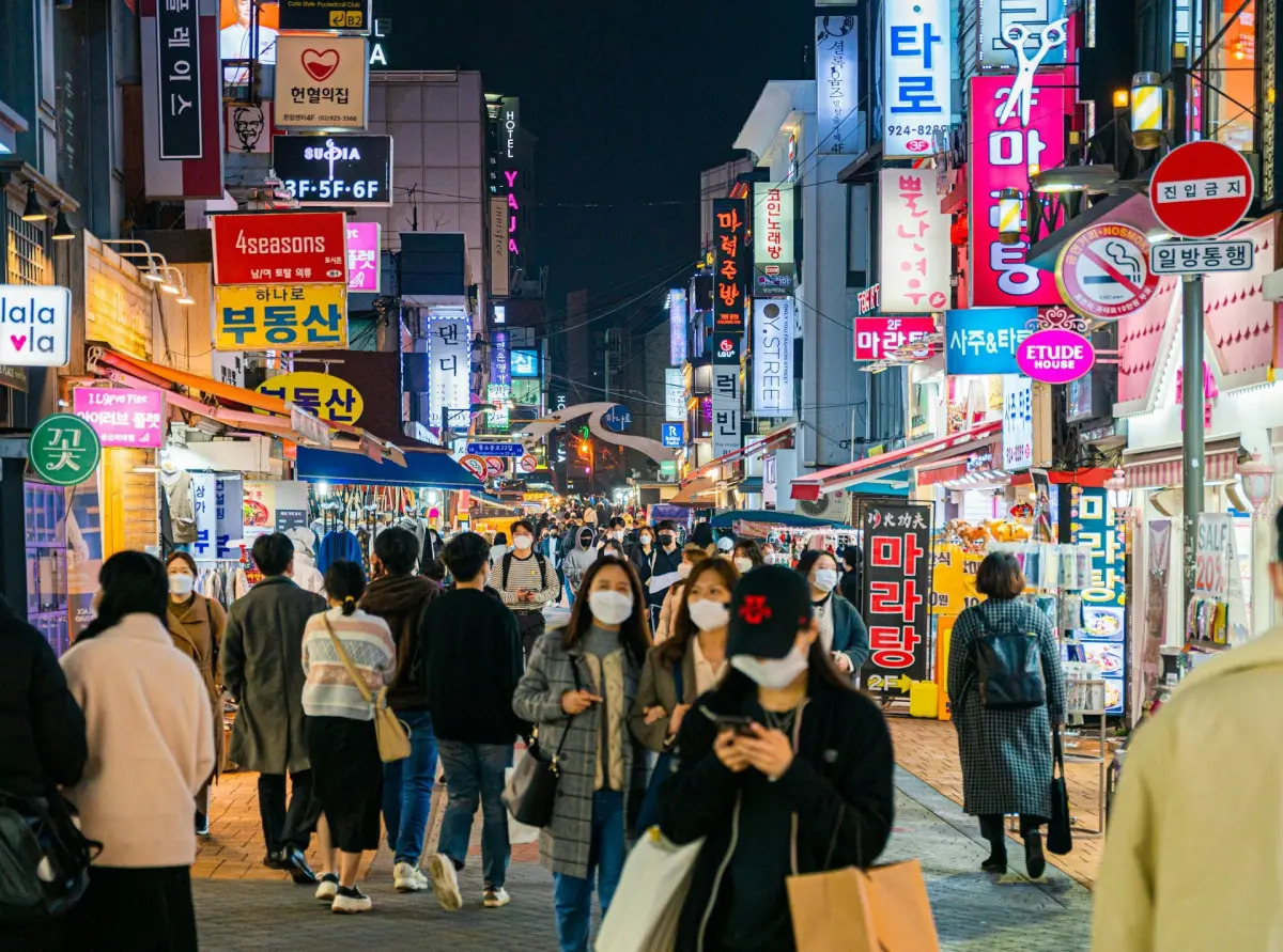 韓元貶值掀掃貨潮！中國遊客刷卡金額破...