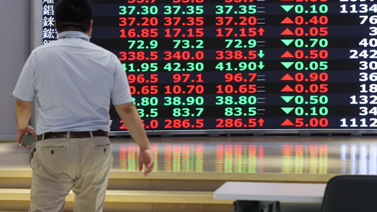 高股息ETF怎麼選？這檔「抗震黑馬」...