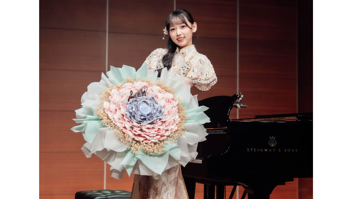 「TPE48」伊品畢業收鈔票花　晉升時間管理大師
